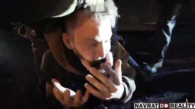 Záběry brutálního zadržení gangu, který se pokusil okrást ruské vojáky