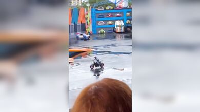 Motocyklista se zranil při nehodě v zábavním parku