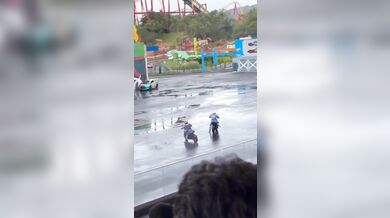 Motocyklista se zranil při nehodě v zábavním parku
