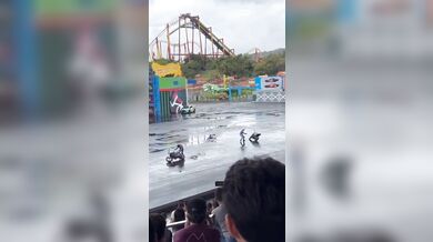 Motocyklista se zranil při nehodě v zábavním parku