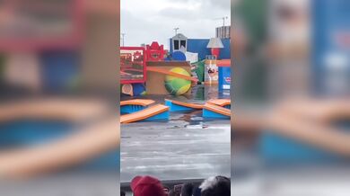 Motocyklista se zranil při nehodě v zábavním parku