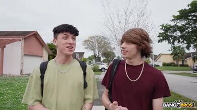 Richelle Ryan je vždy otevřená se přidat k dvěma mužům do jejich trojky