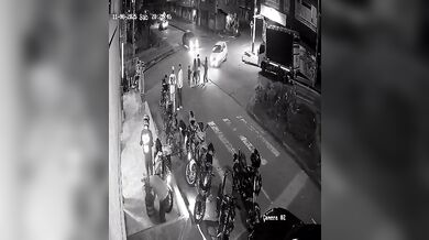 Opilý taxikář srazil 11 lidí, mezi nimi čtyři děti