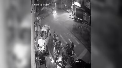 Opilý taxikář srazil 11 lidí, mezi nimi čtyři děti