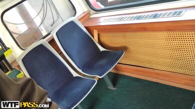 Česká dívka šuká v městském parku za rychlý prachy