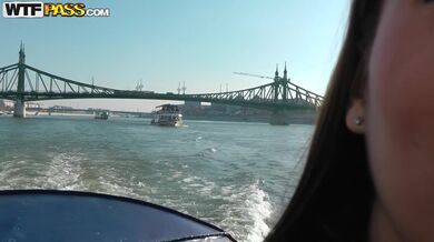 Česká dívka šuká v městském parku za rychlý prachy