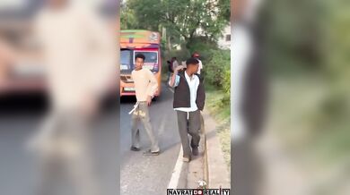 Bolestivý indický pozdrav