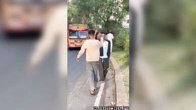 Bolestivý indický pozdrav