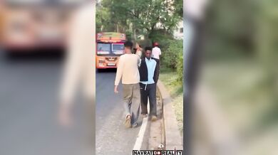 Bolestivý indický pozdrav