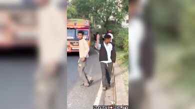 Bolestivý indický pozdrav