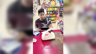 Pokladní oplácí zákazníkům stejnou mincí