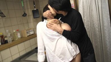 Domácí sex s japonskou MILF Hitomi Tanaka