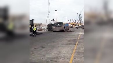 Pracovník jen o vlásek unikl vážné nehodě na pracovišti