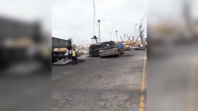 Pracovník jen o vlásek unikl vážné nehodě na pracovišti