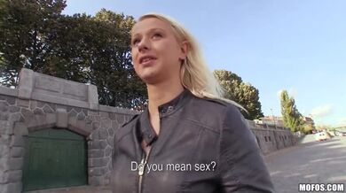 Dívka z ulice šuká s cizincem za rychlý prachy