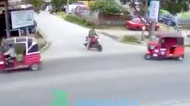 Motorkářka sražena při výjezdu z křižovatky