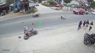 Motorkářka sražena při výjezdu z křižovatky