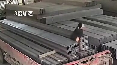 Pracovní nehoda - Přimáčknutý