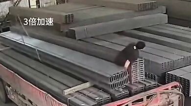 Pracovní nehoda - Přimáčknutý