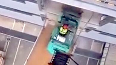 Pracovní nehoda: Pád s vysokozdvižným vozíkem