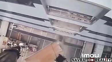 Pracovní nehoda: Pád s vysokozdvižným vozíkem