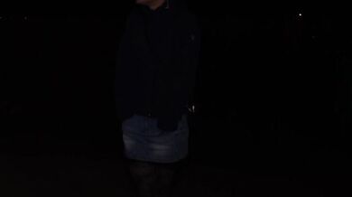 Nadržená pouliční dívka šukající v dodávce