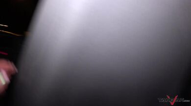 Nadržená pouliční dívka šukající v dodávce