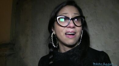 Julia De Lucia neodmítne velkého ptáka za prachy