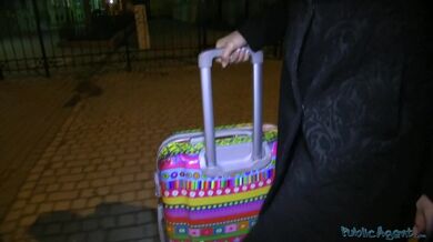 Julia De Lucia neodmítne velkého ptáka za prachy