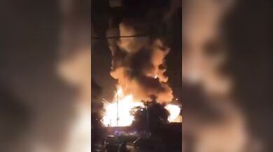 Mohutná exploze a obří požár v North St Marys - Chemické recyklační zařízení lehlo popelem