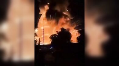 Mohutná exploze a obří požár v North St Marys - Chemické recyklační zařízení lehlo popelem