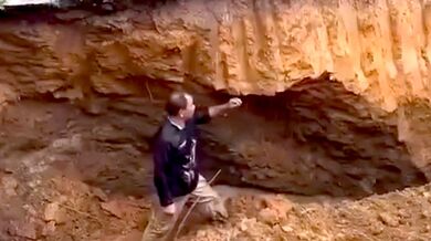 Smrt inspektora po zavalení zeminou