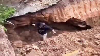 Smrt inspektora po zavalení zeminou