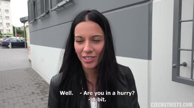 Eveline Dellai šuká cizího chlapa pro rychlé prachy