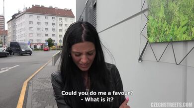 Eveline Dellai šuká cizího chlapa pro rychlé prachy