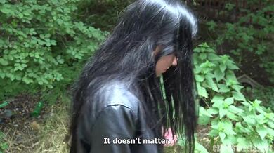 Eveline Dellai šuká cizího chlapa pro rychlé prachy