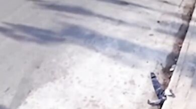 Žena v São Paulu přišla o obě nohy poté, co ji expartner úmyslně srazil a více než kilometr vlekl po silnici