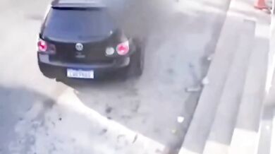 Žena v São Paulu přišla o obě nohy poté, co ji expartner úmyslně srazil a více než kilometr vlekl po silnici