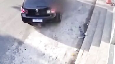 Žena v São Paulu přišla o obě nohy poté, co ji expartner úmyslně srazil a více než kilometr vlekl po silnici