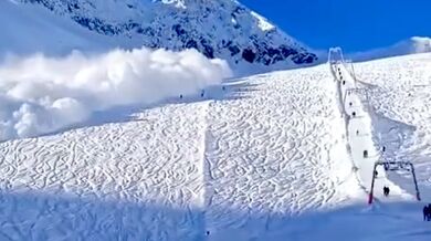 Lavina ve Stubaiských Alpách málem stála život osm lyžařů