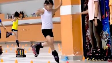 Dívka ohromila svět úžasnou dovedností v extrémním bruslení