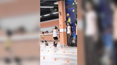 Dívka ohromila svět úžasnou dovedností v extrémním bruslení