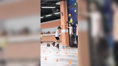 Dívka ohromila svět úžasnou dovedností v extrémním bruslení