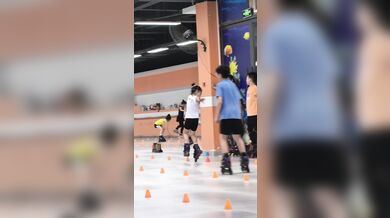 Dívka ohromila svět úžasnou dovedností v extrémním bruslení