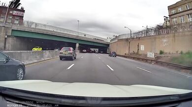 Dopravní nehoda v podjezdu