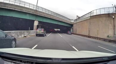 Dopravní nehoda v podjezdu