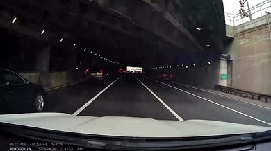 Dopravní nehoda v podjezdu