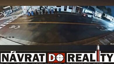 Devadesátiletý řidič narazil o Díkůvzdání autem v plné rychlosti do kavárny