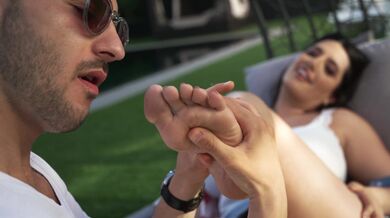 Sarah Arabic ví, jak využít své sexy chodidla