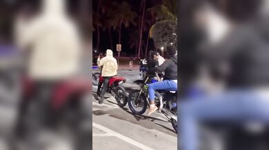 Motorkář zpanikařil při příjezdu policejní hlídky